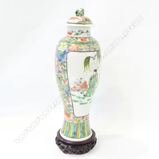 FAMILLE VERTE ROULEAU GINGER JAR WITH COVER & STAND 4 CHARACTER MARKS