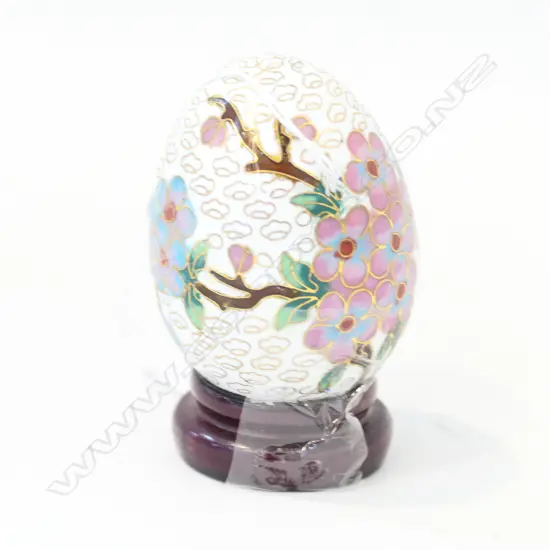 WHITE CLOISONNE EGG ON STAND 70MM H