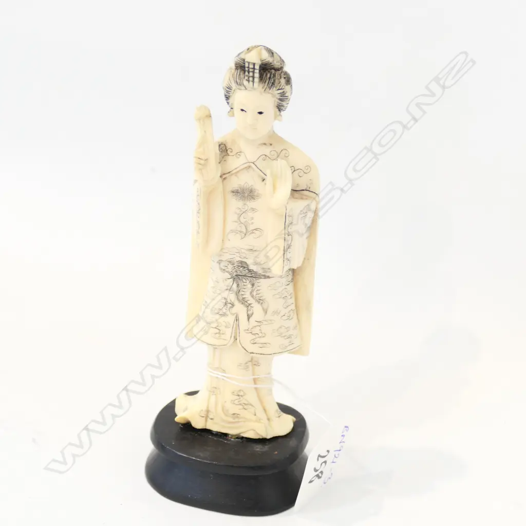 JAPANESE CARVED IVORY GEISHA FIGURE Image 1++