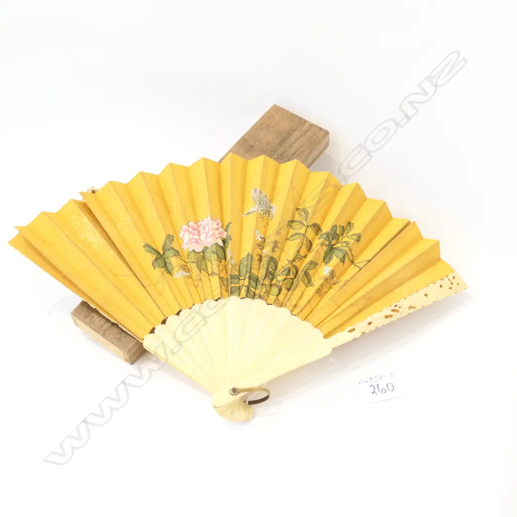OLD CHINESE CARVED BONE FAN Image 1++