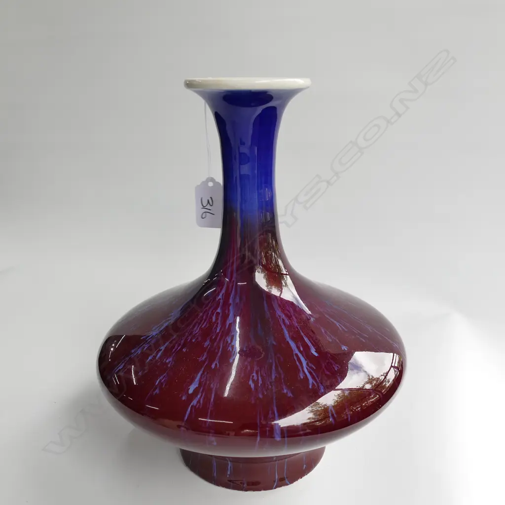 OX BLOOD VASE 240MM H Image 1++