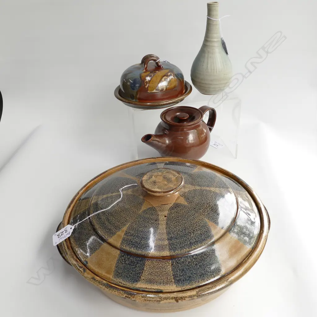 4 NAMED NZ STUDIO POTTERY PCES;  Image 1++