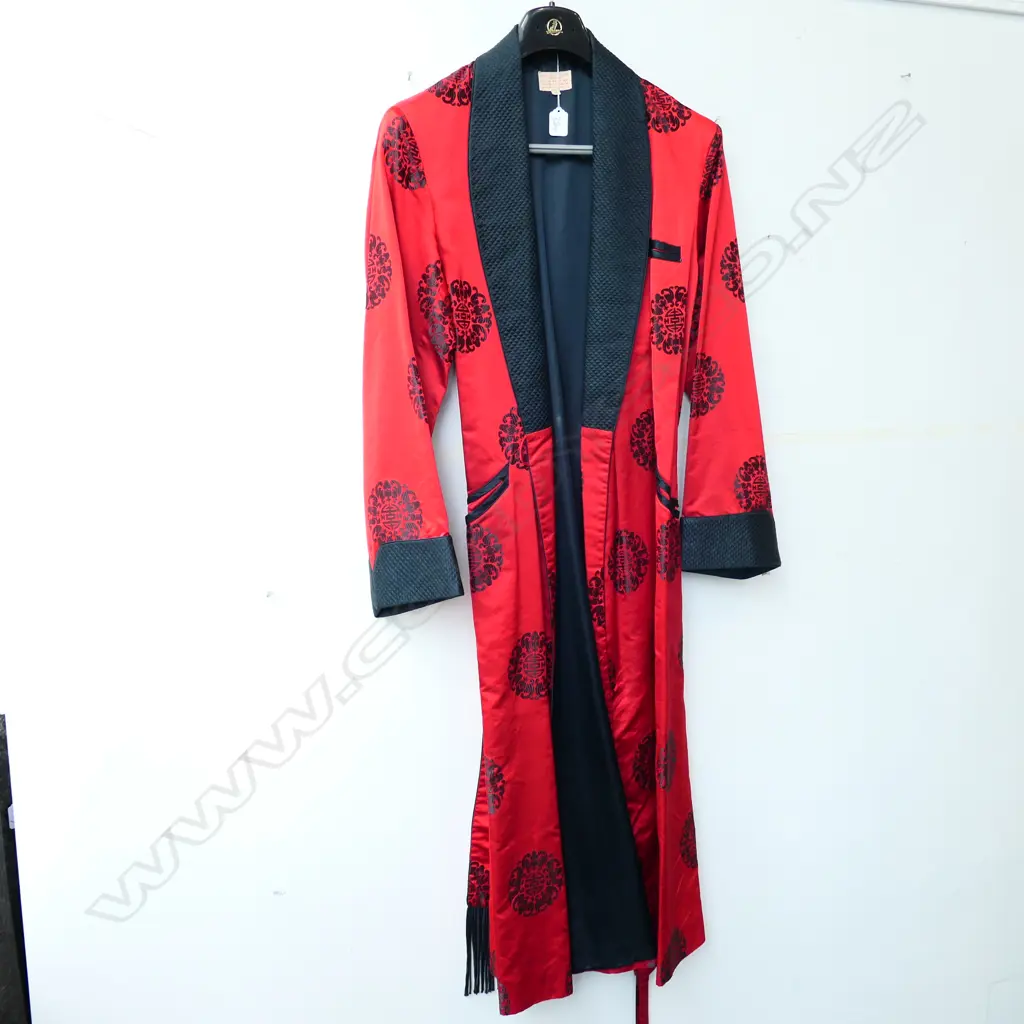 ORIENTAL RED SILK DRESSING GOWN Image 1++