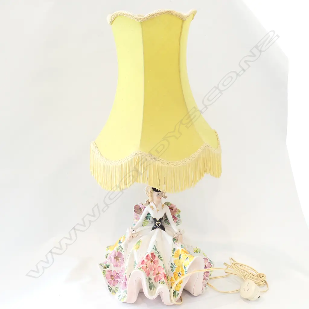 RETRO ITALIAN LAMP WITH SEATED LADY 710MM H Image 1++