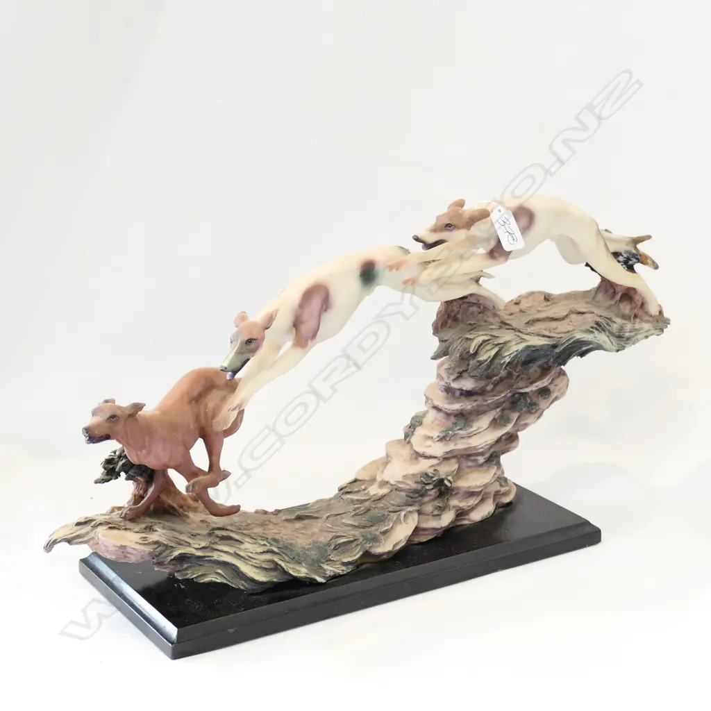 RESIN RACING GREYHOUNDS 600MM L Image 1++