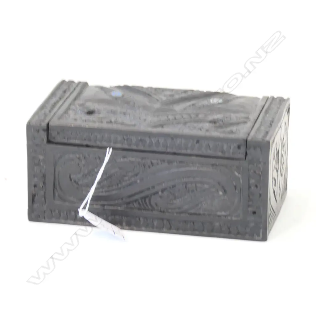 SMALL CARVED WOODEN MAORI BOX 160MM L Image 1++