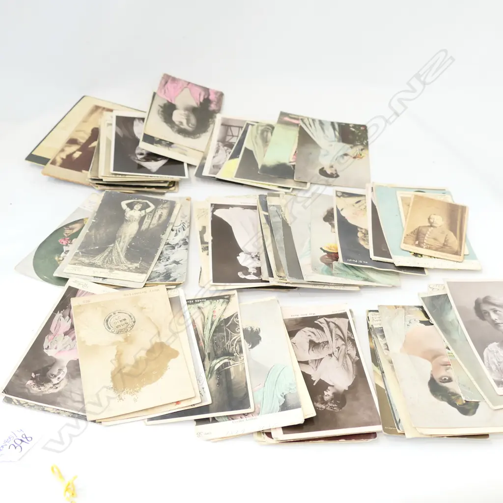COLLECTION OF VICTORIAN POSTCARDS Image 1++