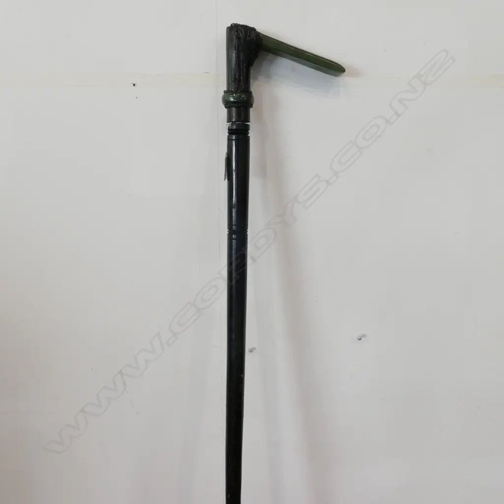 WALKING STICK WITH GREENSTONE ADZE HANDLE 930MM L Image 1++