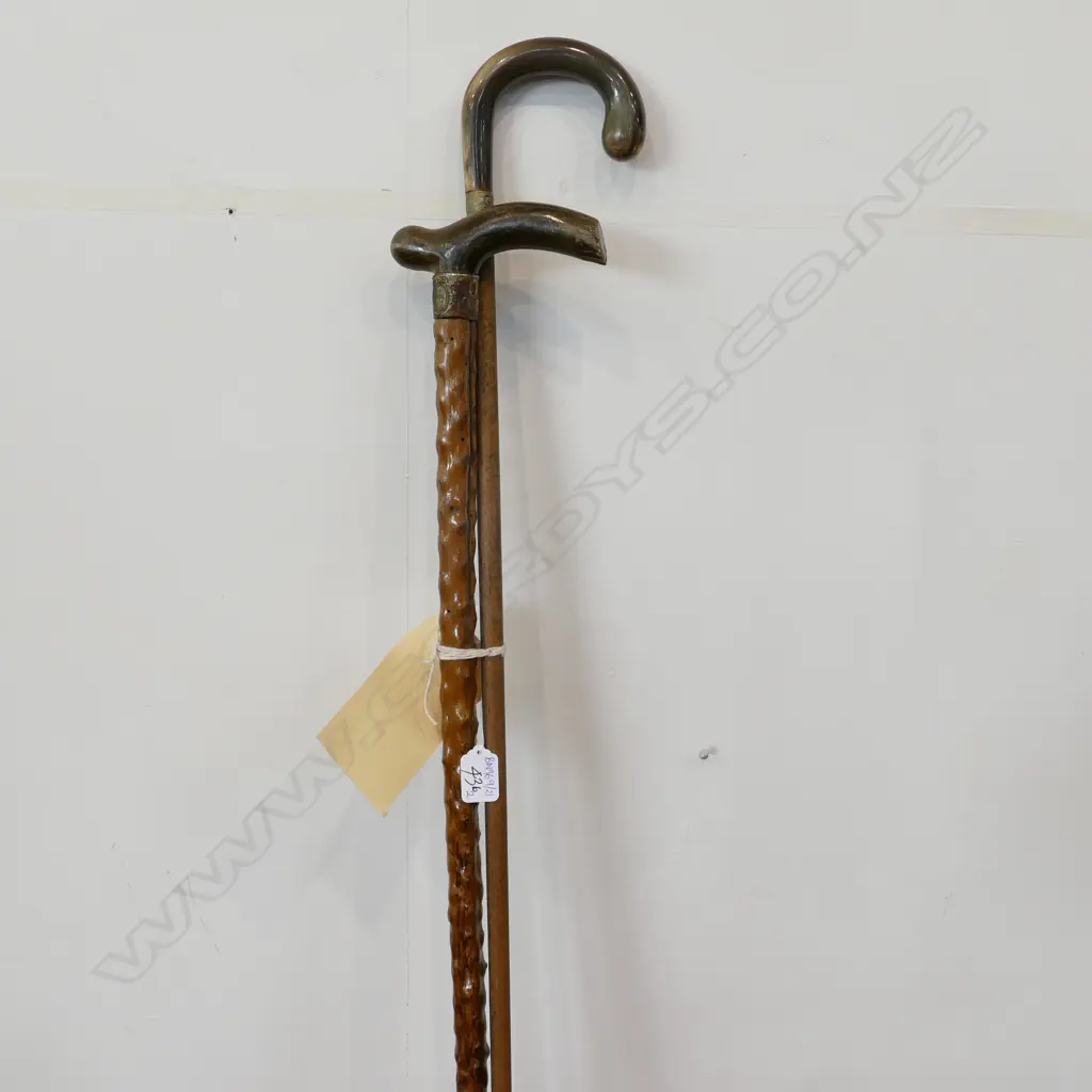 2 VINTAGE WALKING STICKS, HORN HANDLES 940MM L Image 1++