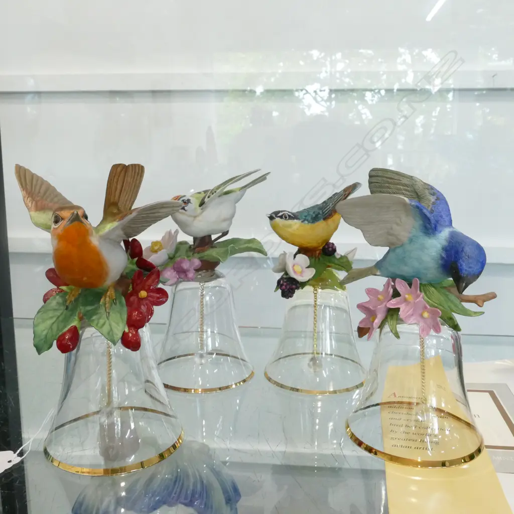 4 HAND PAINTED PORCELAIN BIRD BELLS ONE AF Image 1++