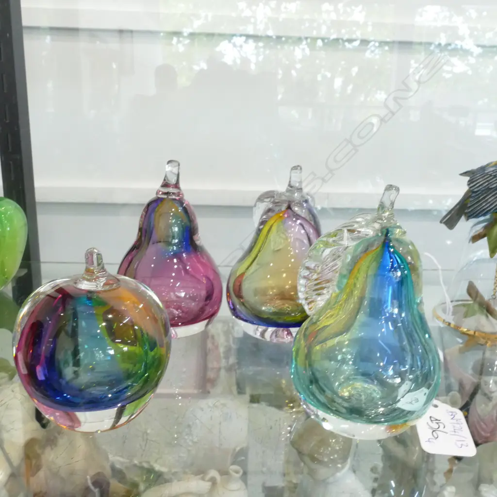 2 SIGNED PETER RAOS STUDIO ART GLASS PAPERWIEGHT PEARS + 2 OTHER Image 1++