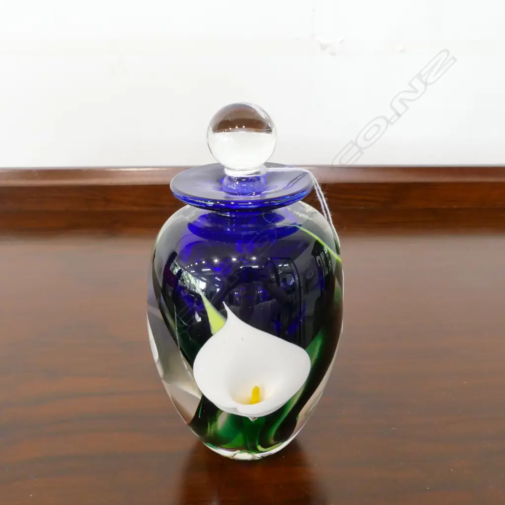 PETER RAOS PAPERWEIGHT LILY VASE 145MM H Image 1++