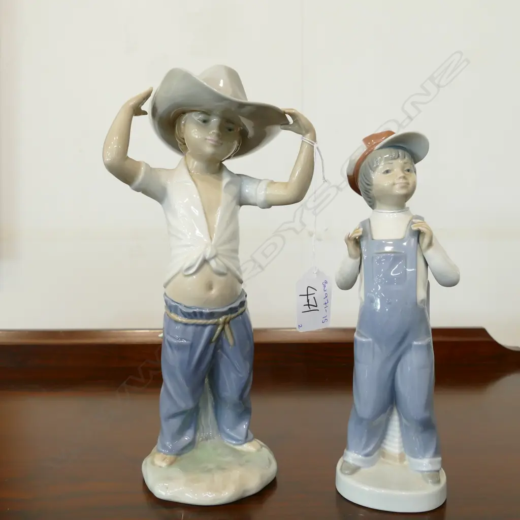 NAO BOY WITH HAT H.250MM & LLADRO BOY IN OVERALLS H.210MM Image 1++