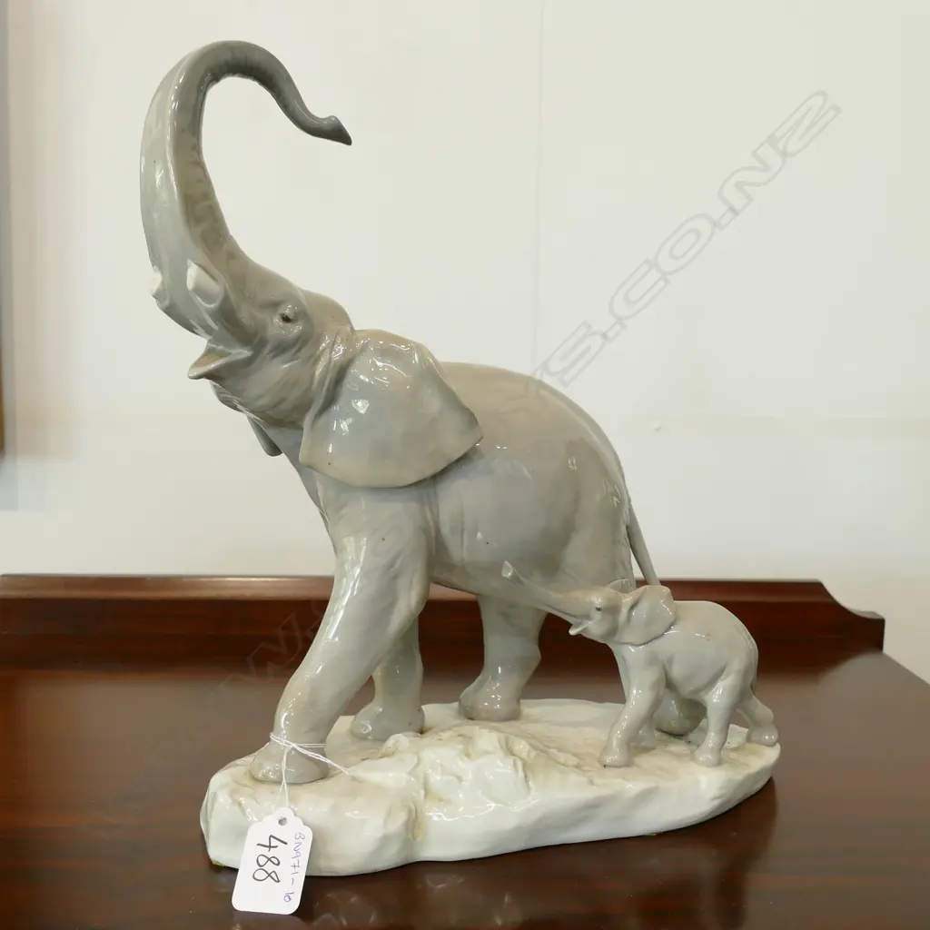 LLADRO ELEPHANT WITH BABY TUSKS AF H.300MM Image 1++