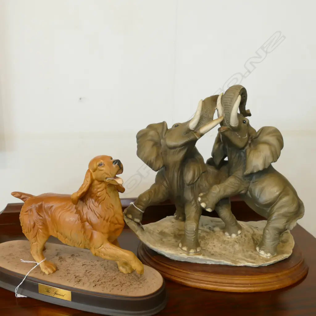 ITALIAN MADE ELEPHANT H.300MM& BESWICK SPANIEL L.290MM Image 1++