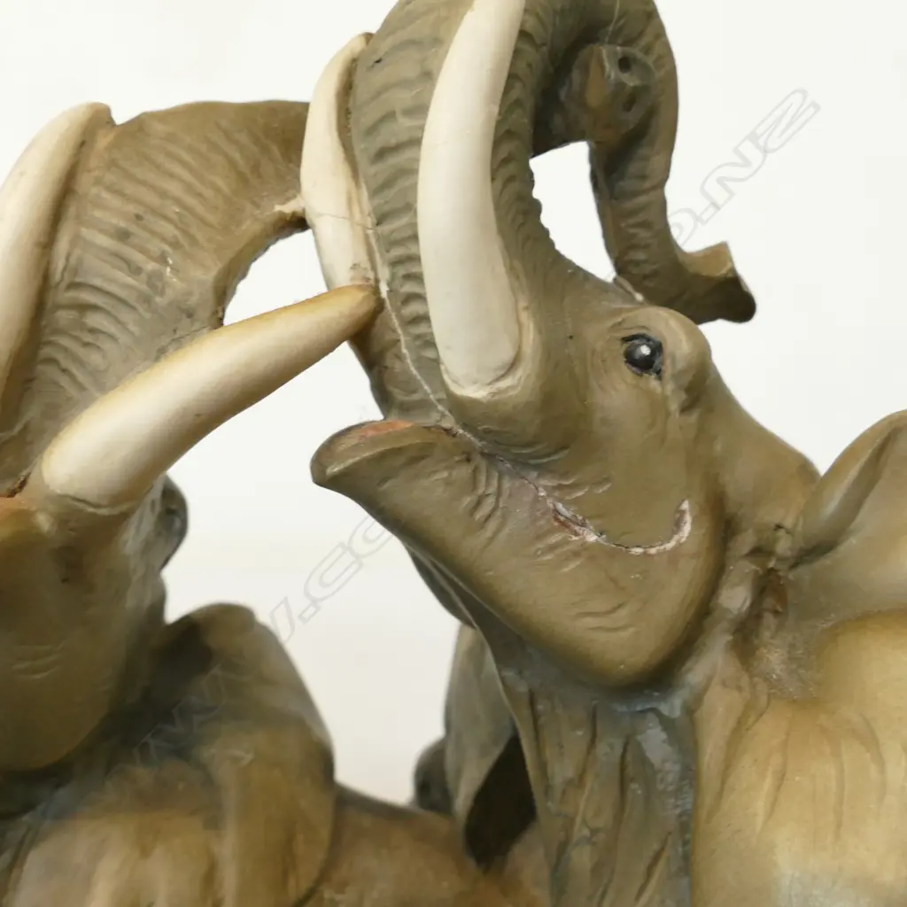 ITALIAN MADE ELEPHANT H.300MM& BESWICK SPANIEL L.290MM Image 1++