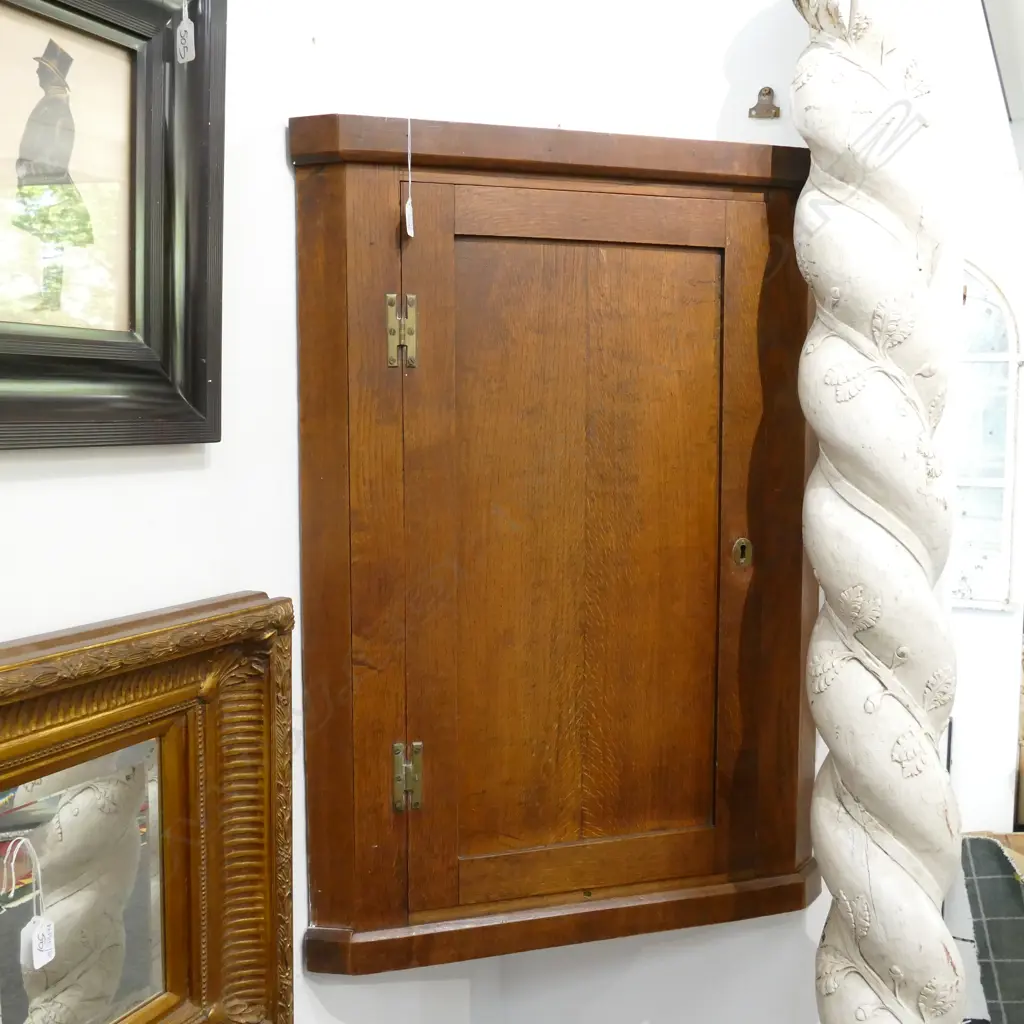 19THC OAK CORNER CABINET Image 1++