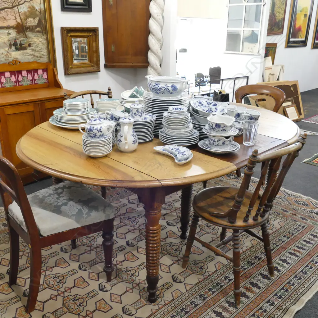 VICT. OAK EXTENSION DINING TABLE Image 1++