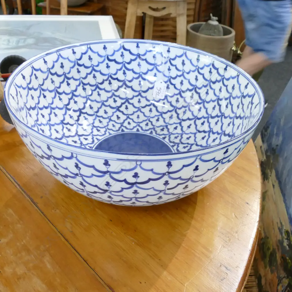 LARGE CHINESE PORCELAIN BOWL  Image 1++