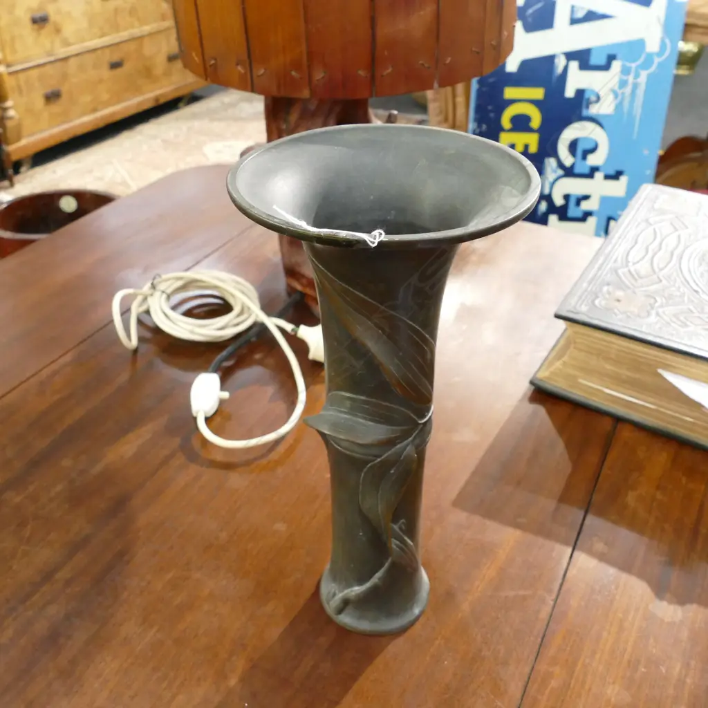ORIENTAL BRONZE VASE Image 1++
