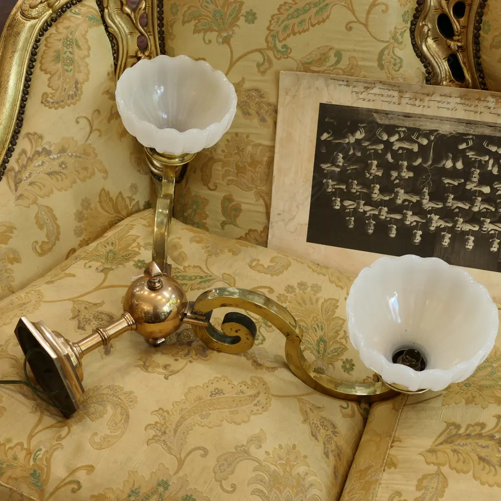 LARGE BRASS 2 ARMED WALL LIGHT 700MM W Image 1++