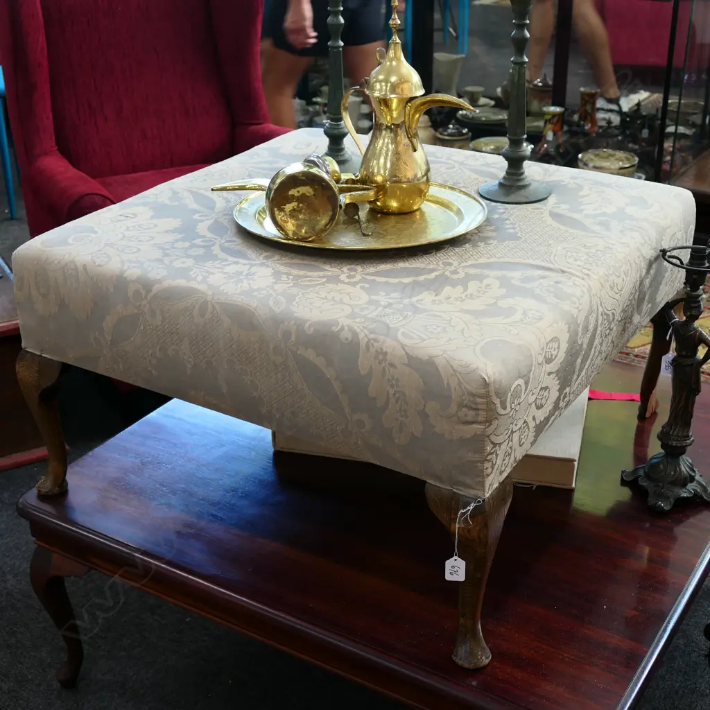 ANTIQUE STYLE UPHOLSTERED OTTOMAN  Image 1++