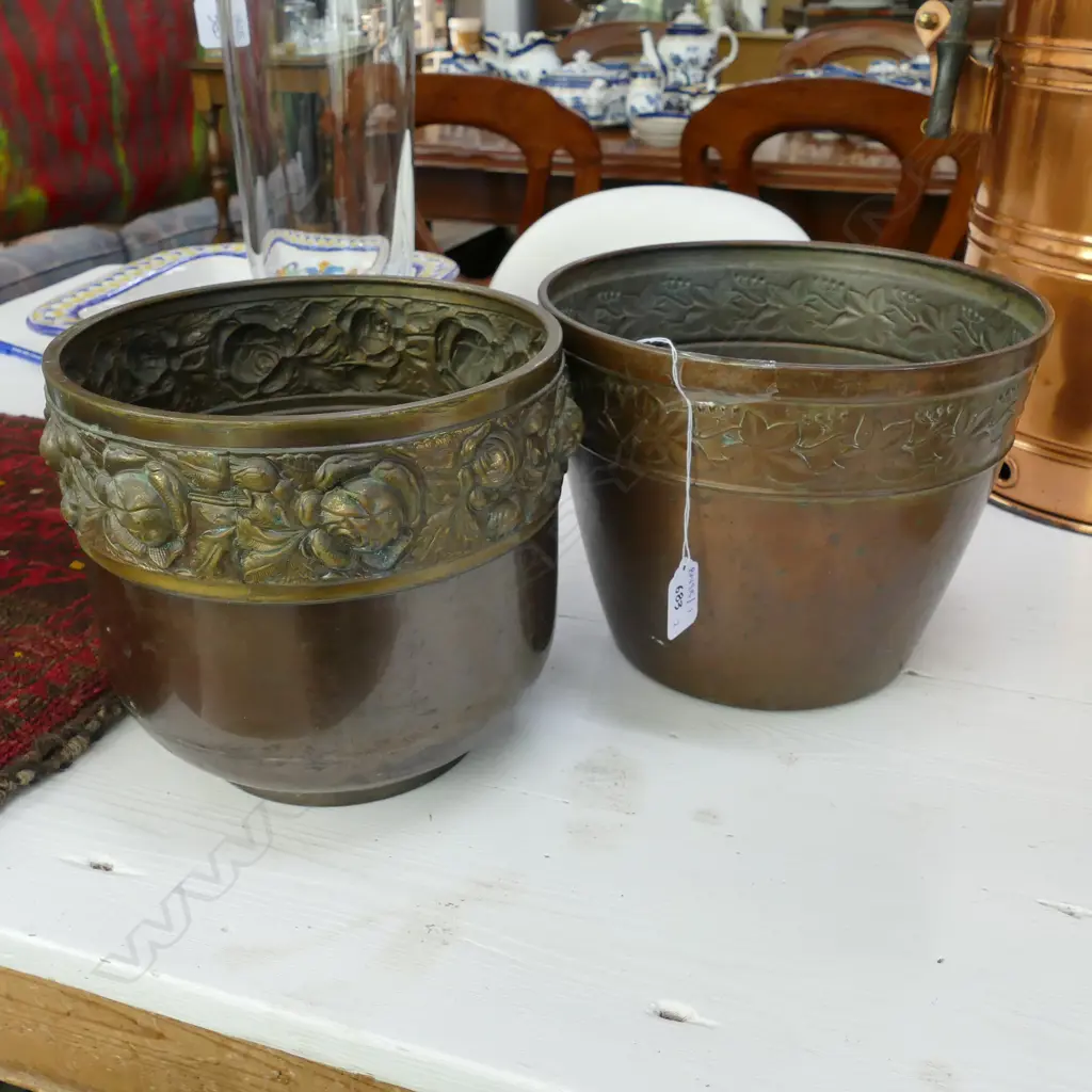 2 BRONZE JARDINERES 190MM H Image 1++