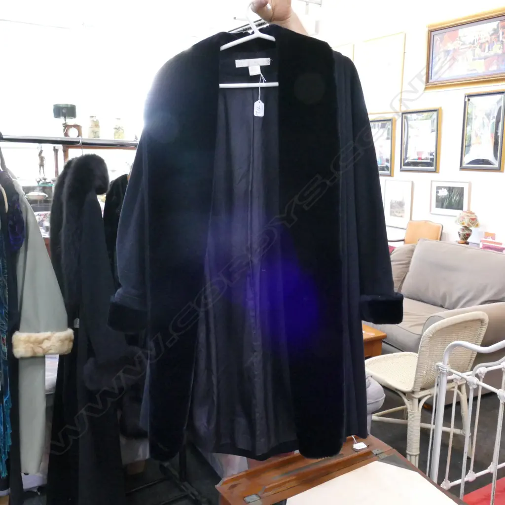 SMART BLACK WOOL COAT WITH FAUX FUR COLLAR TRIM & CUFFS Image 1++