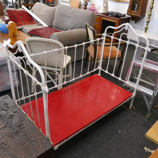 VIC IRON COT
