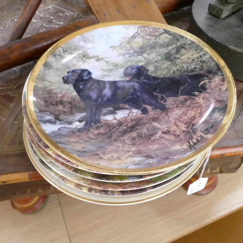 4 WEDGEWOOD PLATES + 1 ROYAL DOULTON + OTHER Image 1++