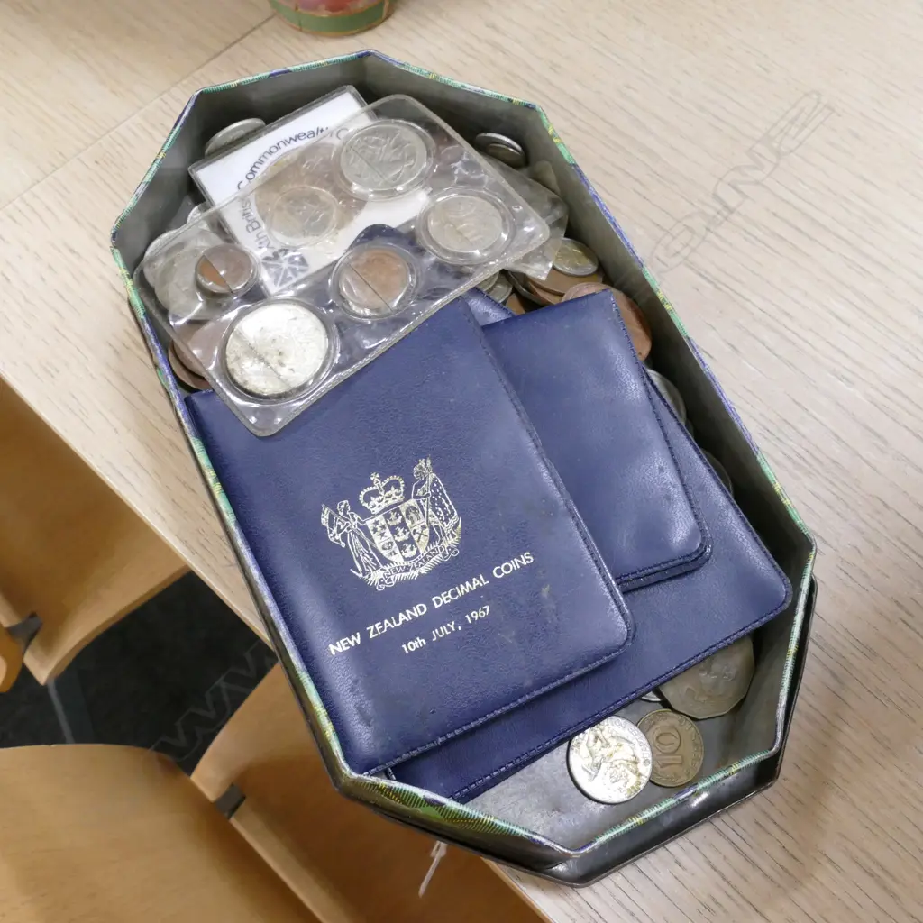 LOT ASSORTED COMMEMORATIVE COINS ETC Image 1++