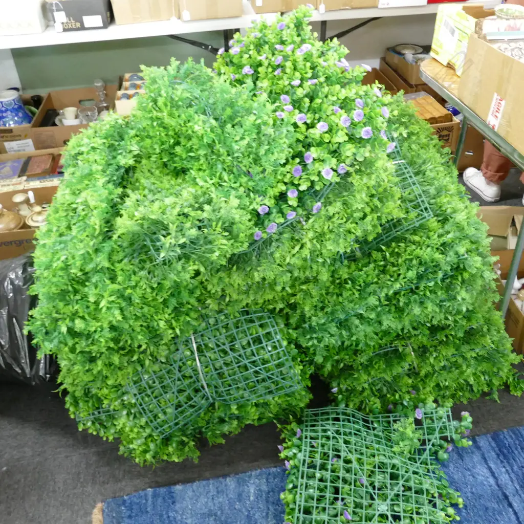 BUNCH OF ARTIFICIAL HEDGE WALL BUXUS GREEN Image 1++