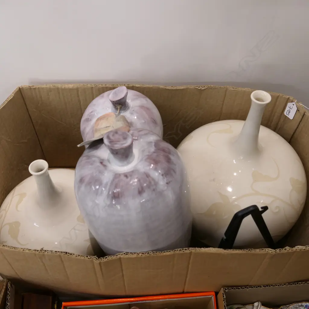 BOX LOT 4 VASES Image 1++