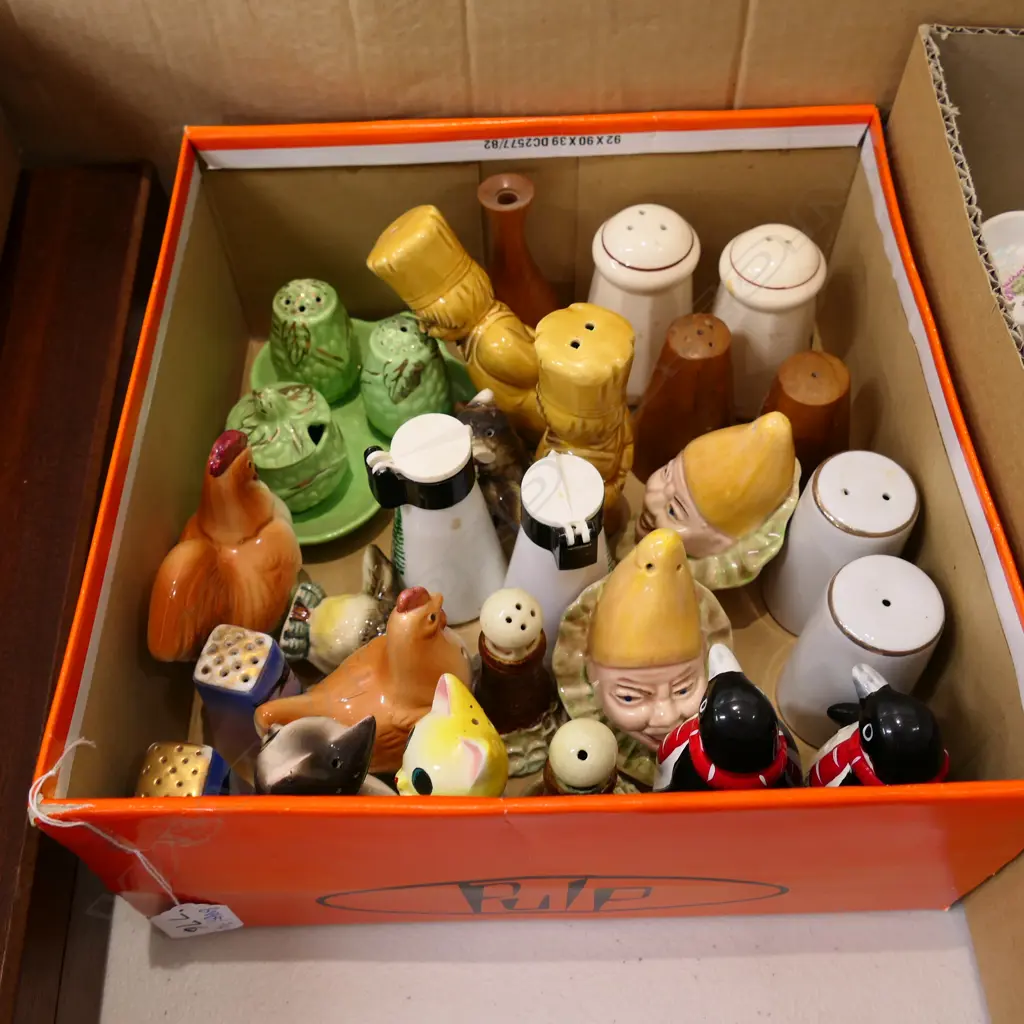 BOX LOT COLLECTION OF NOVETY SALT AND PEPPER SHAKERS Image 1++