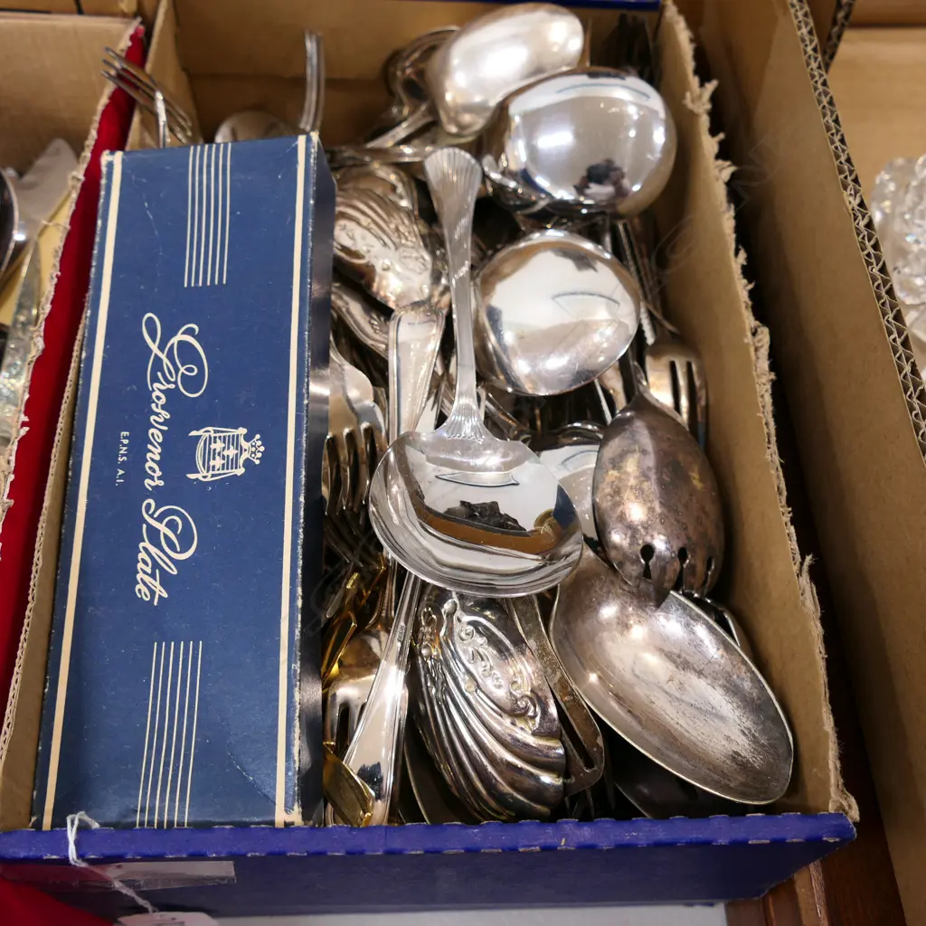 BOX LOT ASST. CUTLERY Image 1++