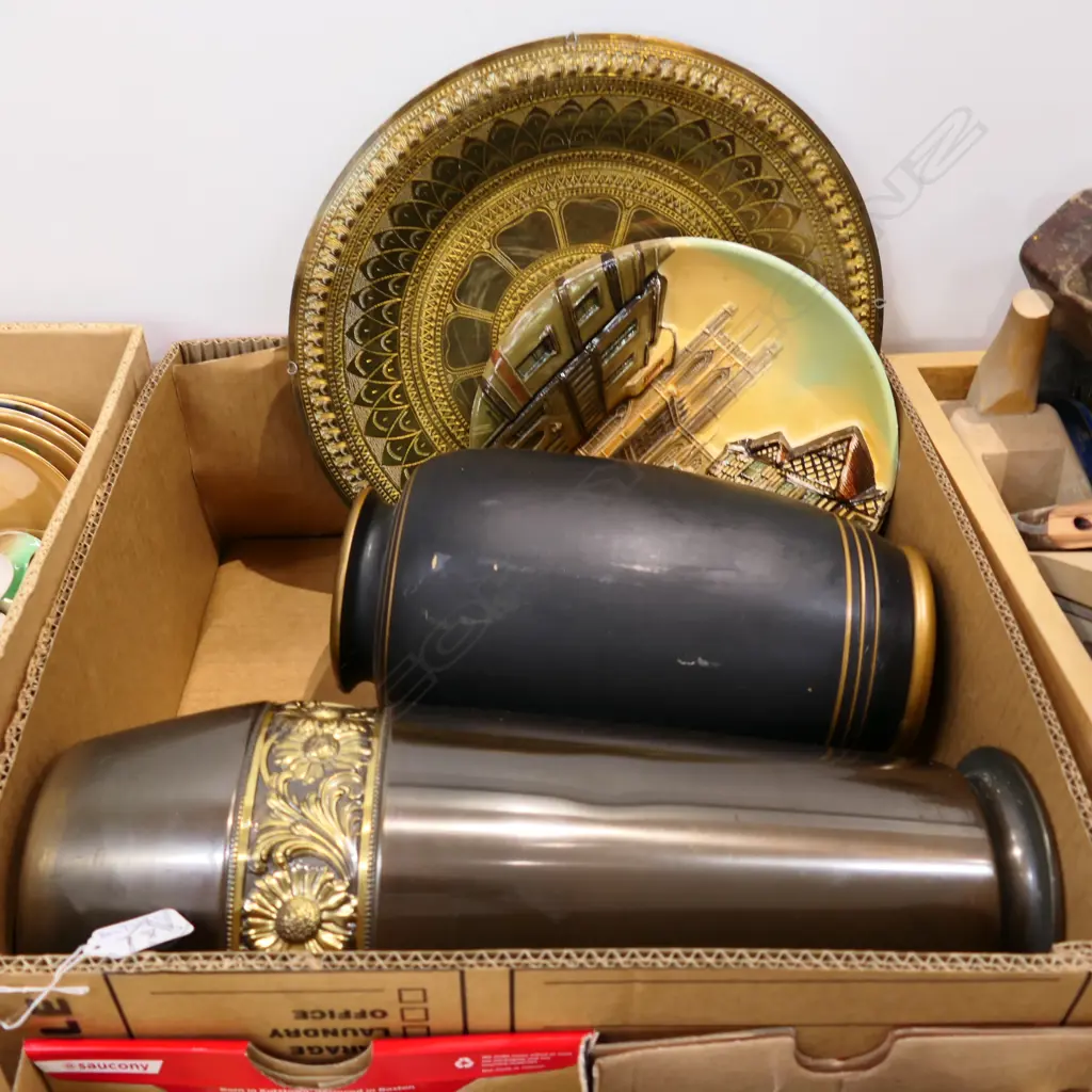 BOX LOT VICTORIAN JUG, WALL PLATE, BRONZE PLATE, 2 VASES Image 1++