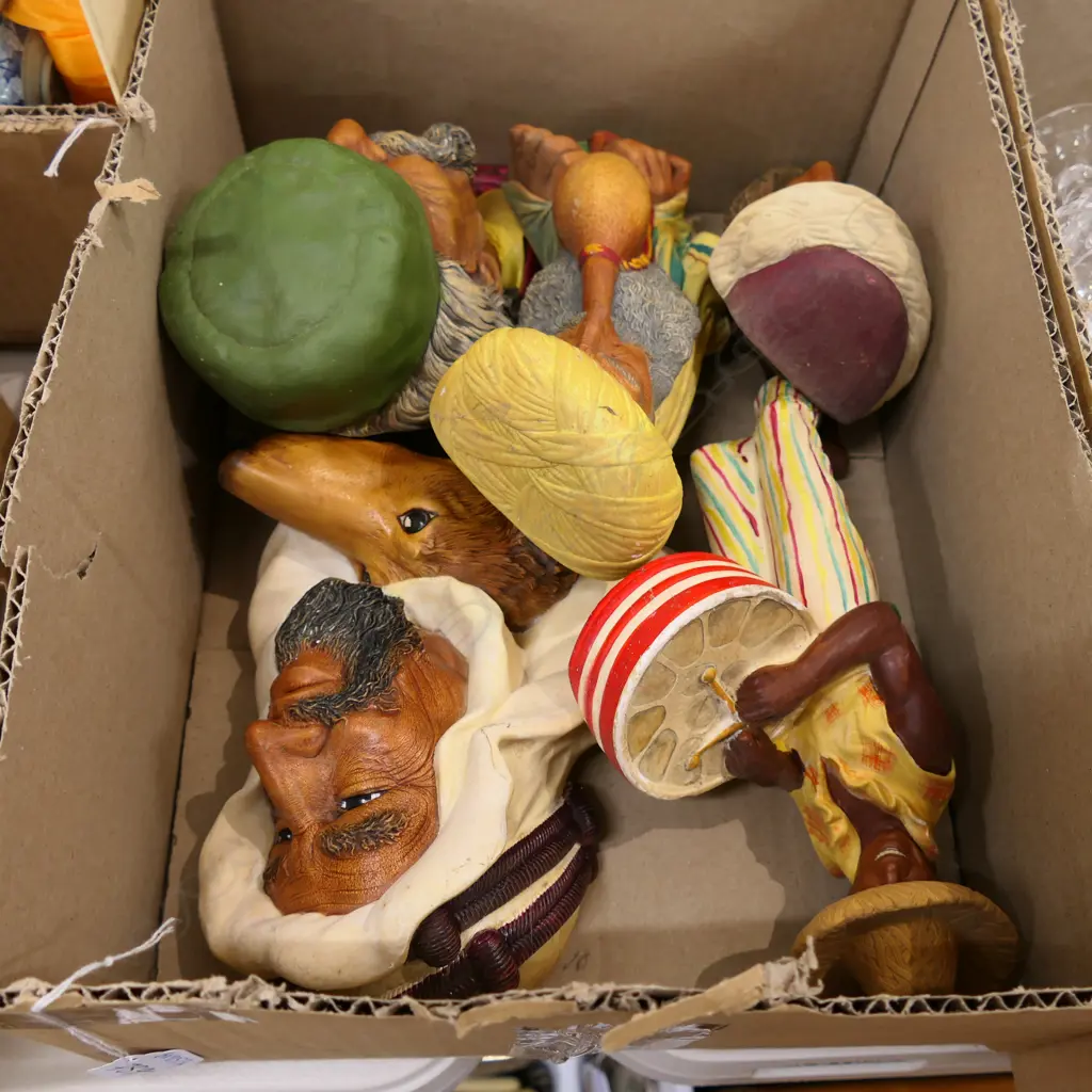BOX LOT BOSSON WALL PLAQUES Image 1++