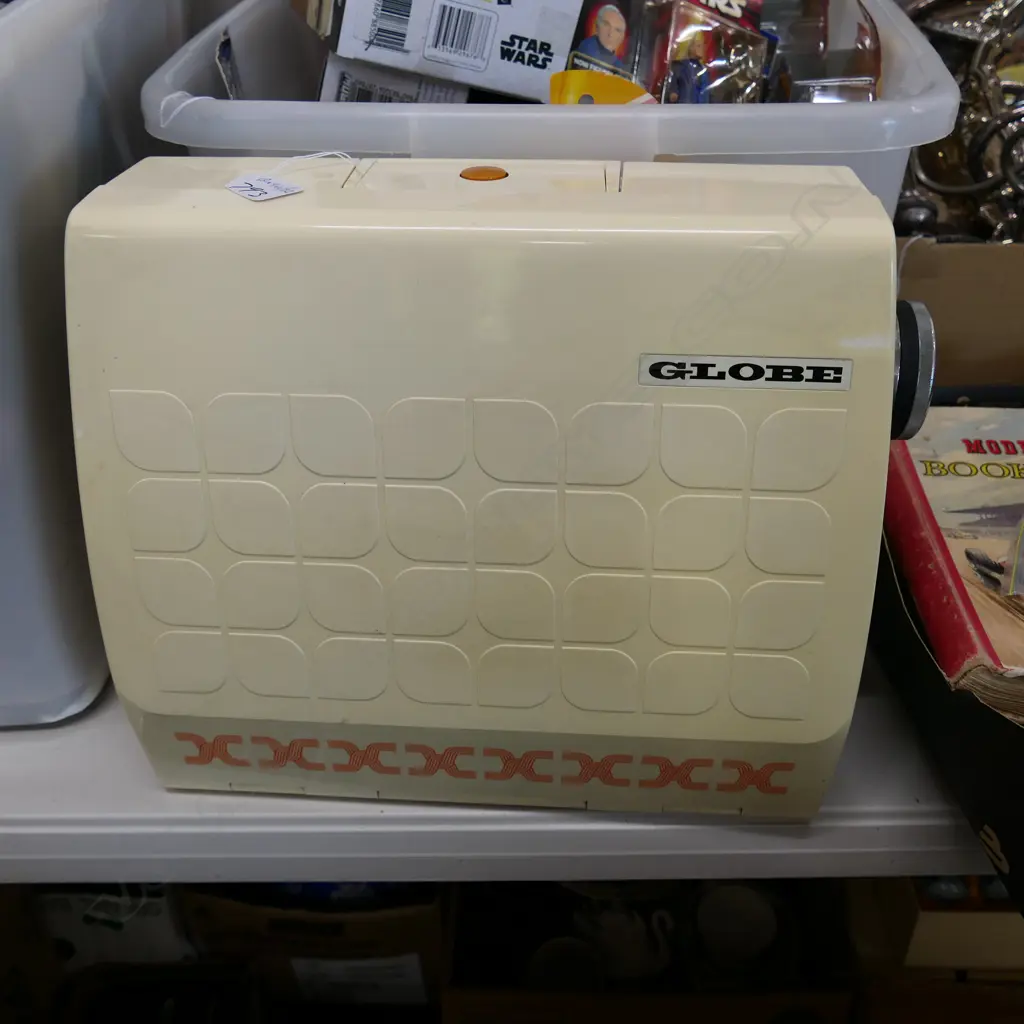 GLOBE SEWING MACHINE Image 1++
