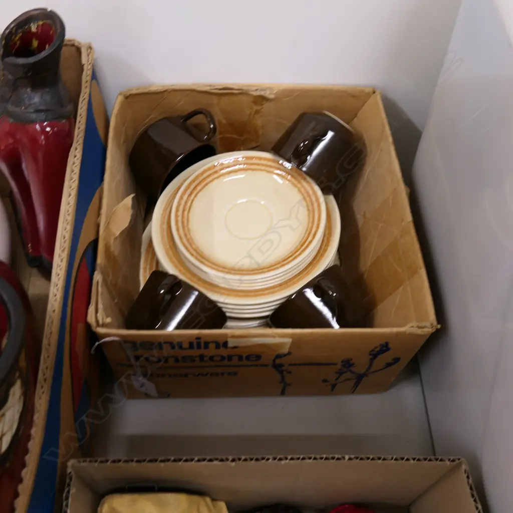 BOX LOT 4 PLACE, 20PCE NZ IRONSTONE DINNNERWARE Image 1++