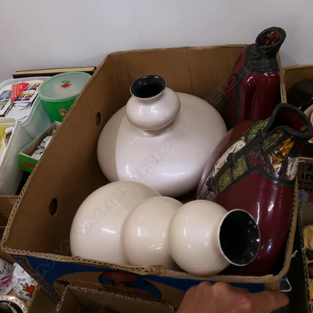 BOX LOT 4 VASES Image 1++