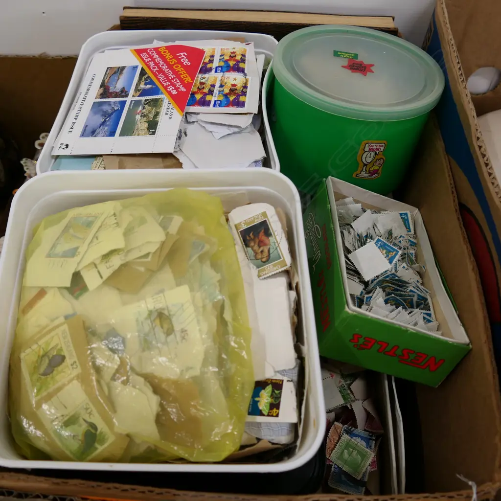 BOX LOT LARGE COLLECTION OF STAMPS MOSTLY NZ Image 1++