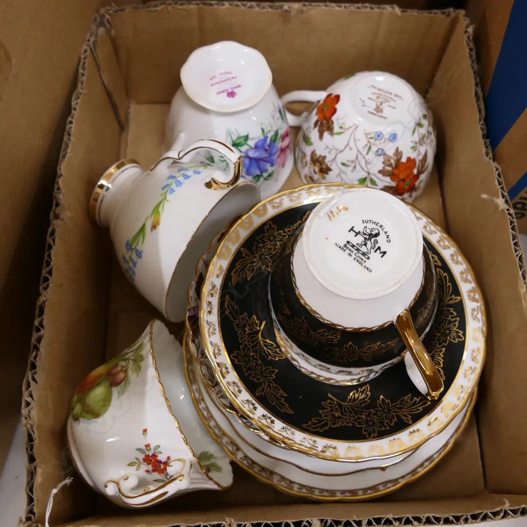 BOX LOT CUPS AND MATCHING SAUCERS Image 1++
