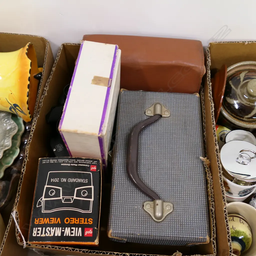 BOX LOT 2 BINOCULARS, VIEWMASTER AND SLIDES ETC Image 1++