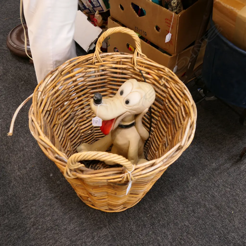 WALT DISNEY PRODUCTIONS PLUTO 360MM H IN CANE BASKET Image 1++