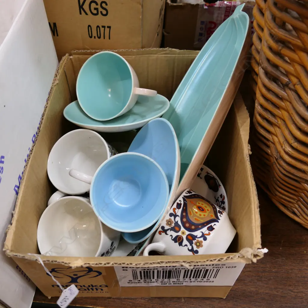 LOT ASST CHINA POOLE ETC Image 1++