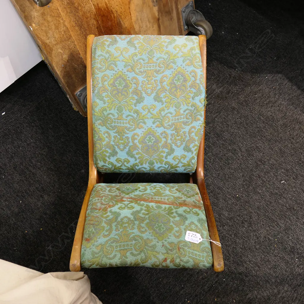 RETRO FOOTSTOOL Image 1++