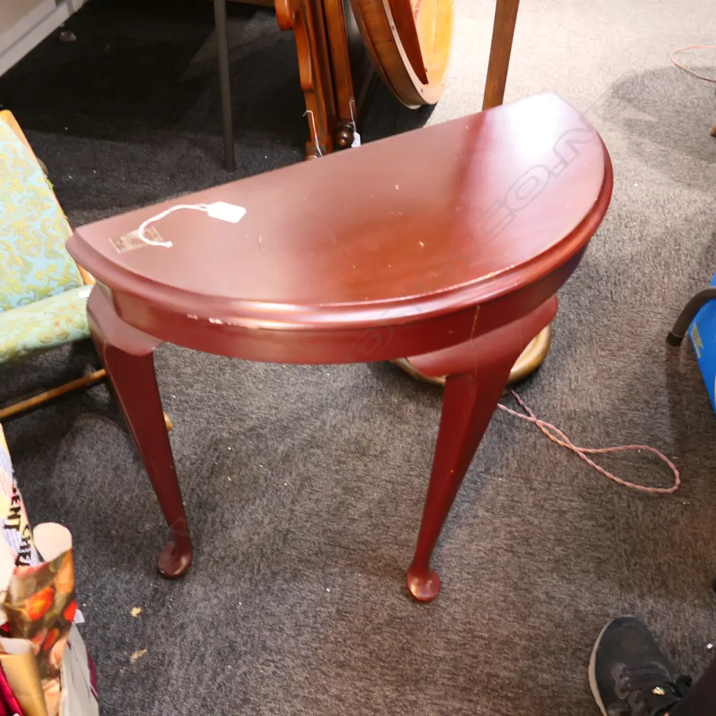 1/2 ROUND HALL TABLE H 590 MM Image 1++