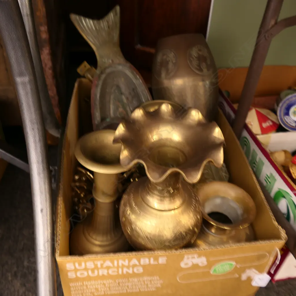 BOX LOT BRASS ITEMS Image 1++