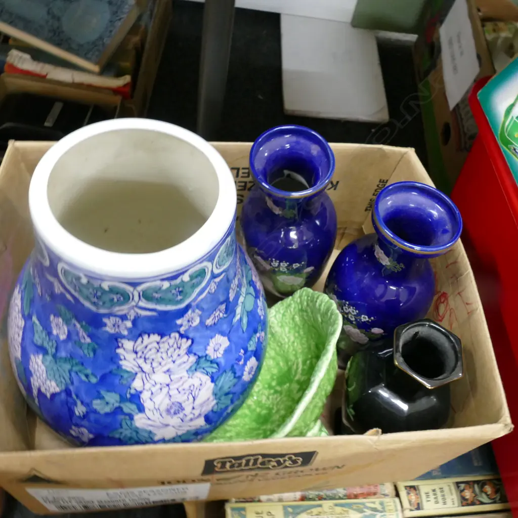 BOX LOT ORIENTAL VASES ETC Image 1++