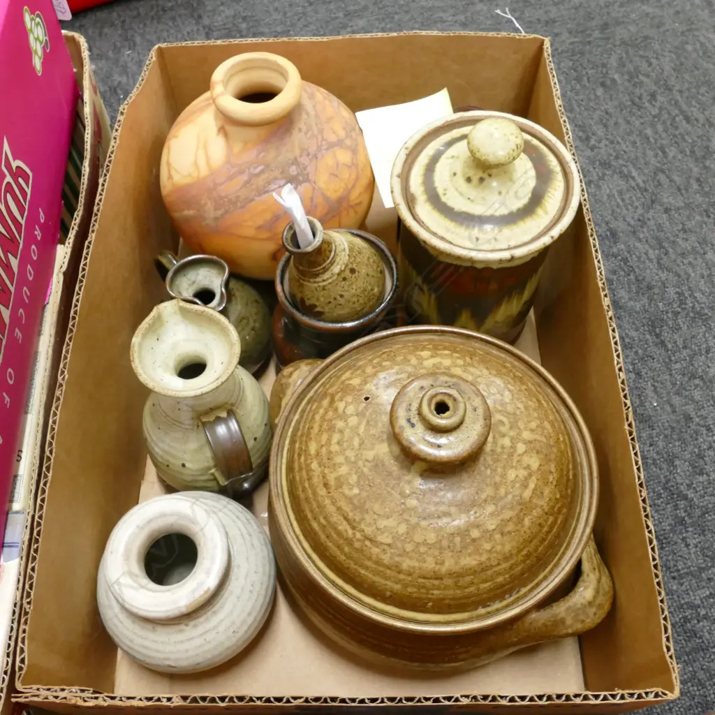 BOX LOT ASST. NZ STUDIO POTTERY Image 1++